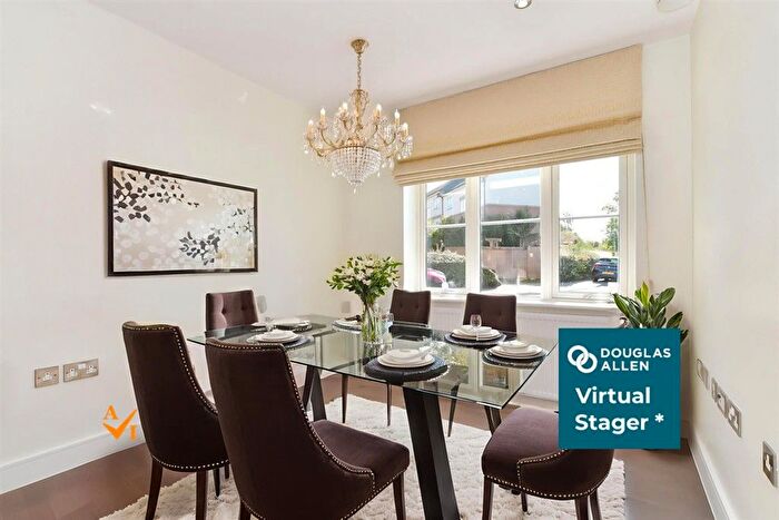 5 Bedroom Detached House For Sale In Buckingham Road, Epping, Essex, CM16
