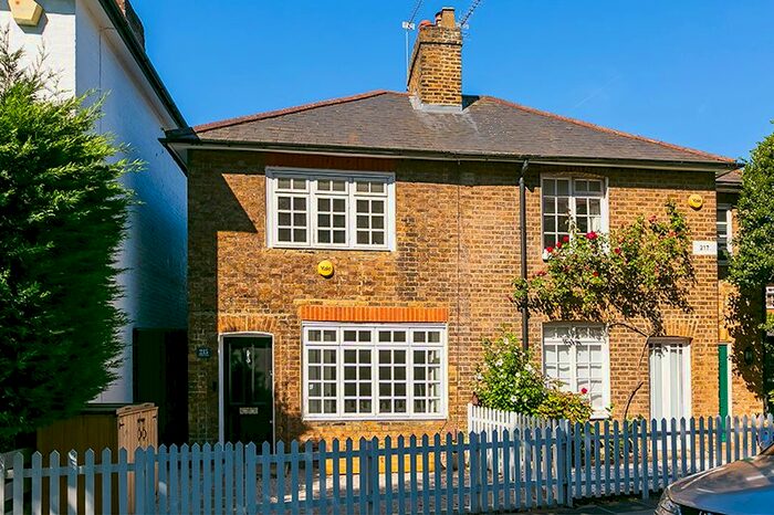 2 Bedroom Cottage To Rent In Stanley Road, Twickenham, TW2