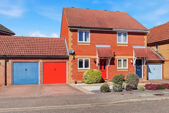 3 Bedroom Semi Detached House For Sale In Calshot Ave, Chafford Hundred, Grays, RM16