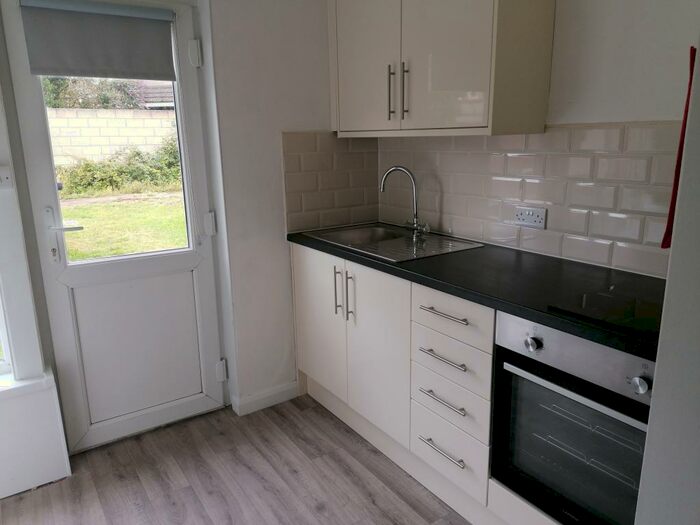 Flat To Rent In Tring Road, Aylesbury, HP20