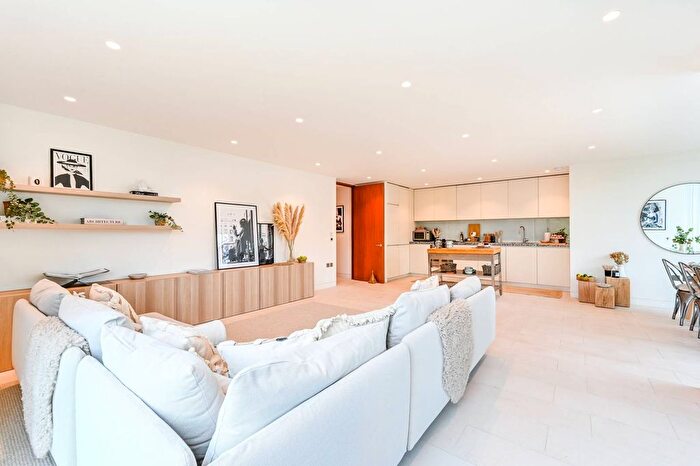 3 Bedroom Flat To Rent In Oval Road, Camden, London, NW1