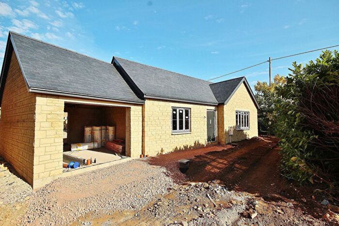2 Bedroom Detached Bungalow For Sale In Milestone Road, Carterton, OX18