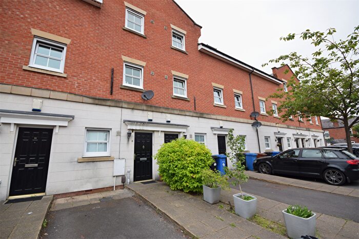 3 Bedroom Flat To Rent In Bulkeley Road, Cheadle, SK8