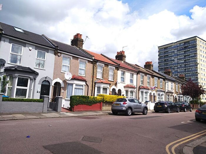 4 Bedroom Terraced House To Rent In Victoria Road, Edmonton, N9