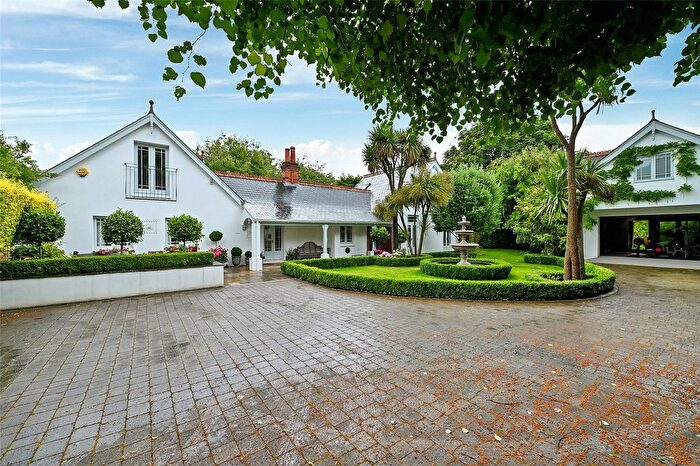 4 Bedroom Detached House To Rent In Eton Road, Datchet, Slough, Berkshire, SL3