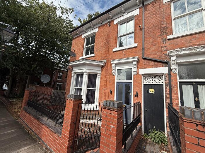 6 Bedroom Terraced House For Sale In Hobart Street, Leicester, LE2