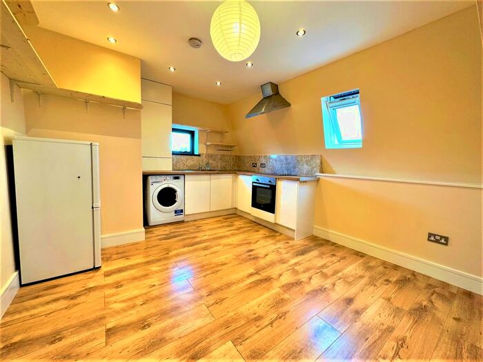 1 Bedroom Flat To Rent In Gatton Road, Tooting Broadway, London, SW17