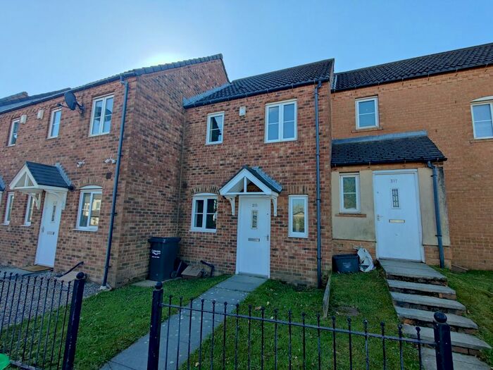 2 Bedroom Town House To Rent In Keighley Road, Illingworth, HX2