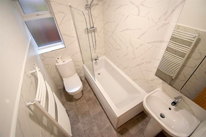 2 Bedroom Detached Bungalow For Sale In Meadow Road, Ripley, DE5