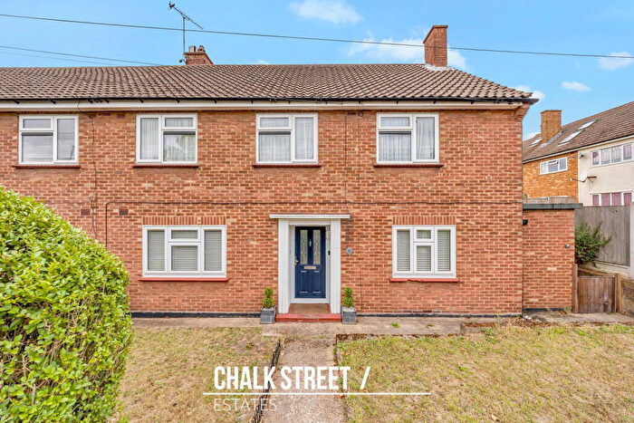 2 Bedroom Maisonette For Sale In Gatwick Way, Hornchurch, RM12