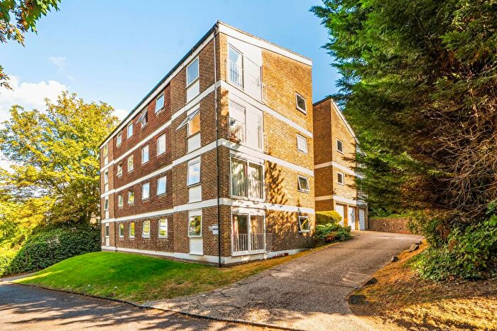 2 Bedroom Flat For Sale In Cedar Court, Haslemere, GU27