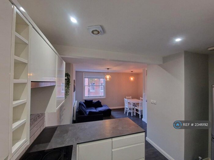 2 Bedroom Flat To Rent In Regent Court, Nottingham, NG1