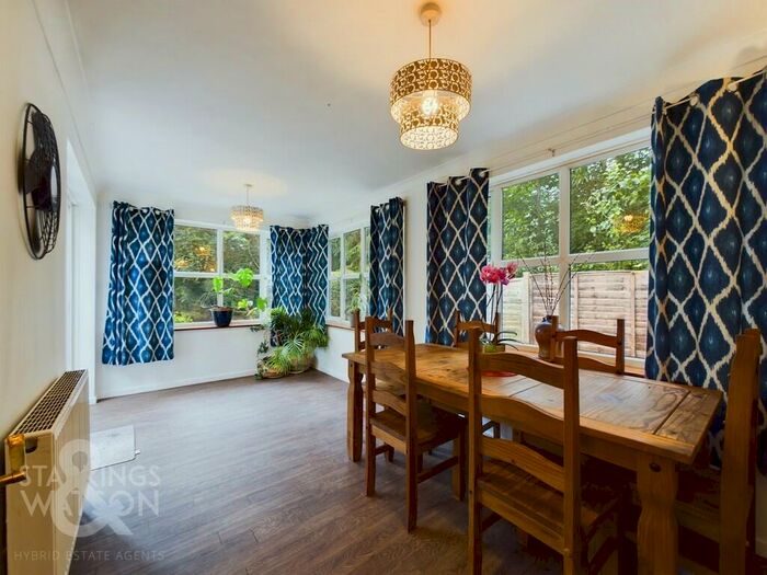 4 Bedroom Detached Bungalow For Sale In Yarmouth Road, Broome, Bungay, NR35