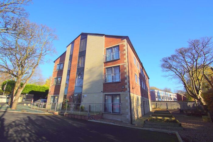 2 Bedroom Apartment To Rent In Sandhill Lane, Leeds, LS17