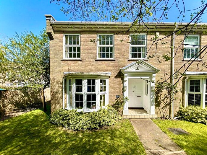 4 Bedroom End Of Terrace House For Sale In Grafton Close, Christchurch, BH23