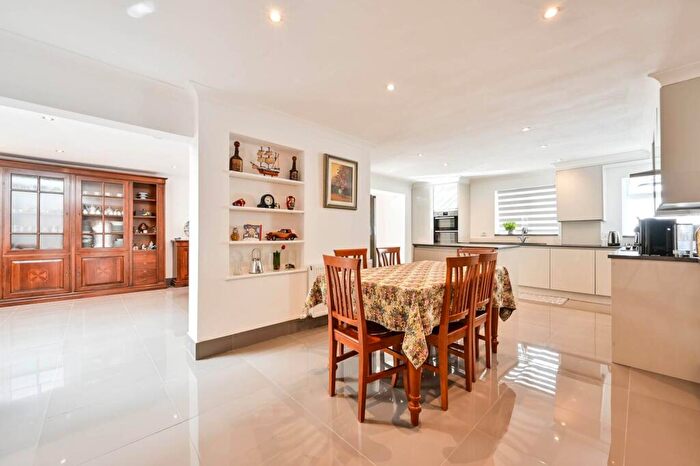 5 Bedroom Detached House For Sale In Connaught Road, Brookwood, Woking, GU24