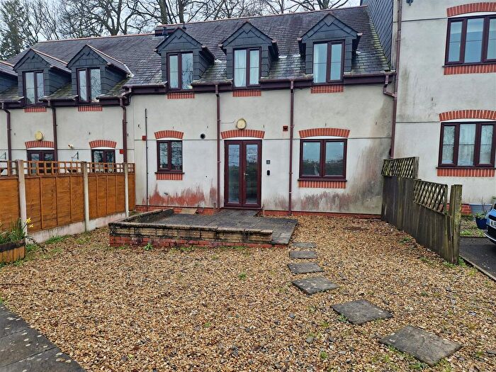 2 Bedroom Flat To Rent In Okehampton Road, Launceston, PL15