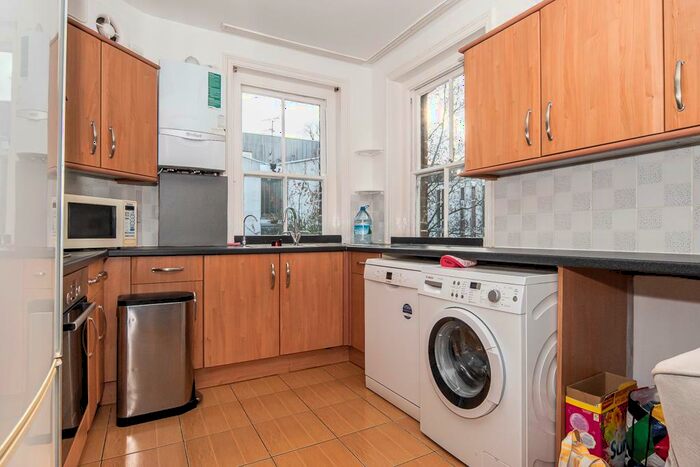3 Bedroom Apartment To Rent In Green Lanes, London, N16