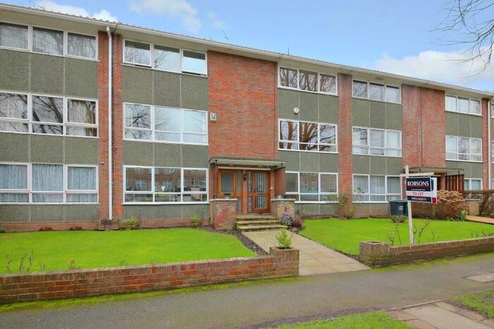 3 Bedroom Flat To Rent In Main Avenue, Moor Park Estate, Northwood, HA6