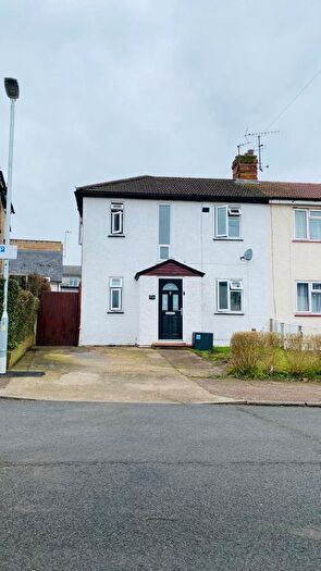 3 Bedroom Semi-Detached House To Rent In Common Rise, Hitchin, SG4