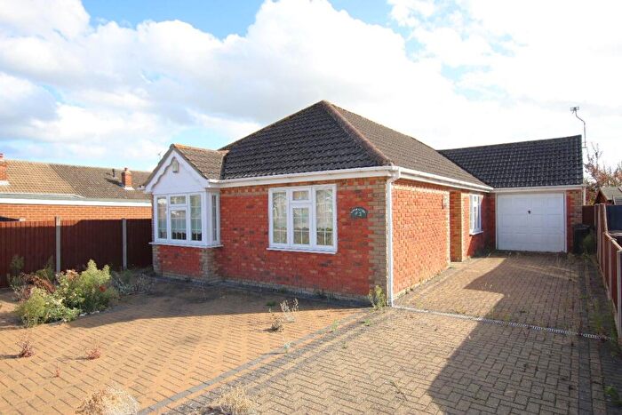 3 Bedroom Bungalow For Sale In Nightingale Way, Clacton On Sea, CO15