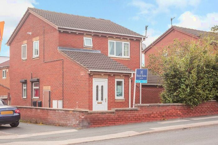 2 Bedroom Apartment To Rent In Clayton Court, Hunslet, Leeds, LS10