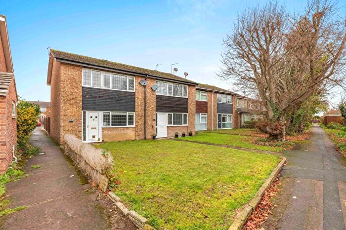 3 Bedroom End Of Terrace House For Sale In Oakengrove Lane, Hazlemere, HP15