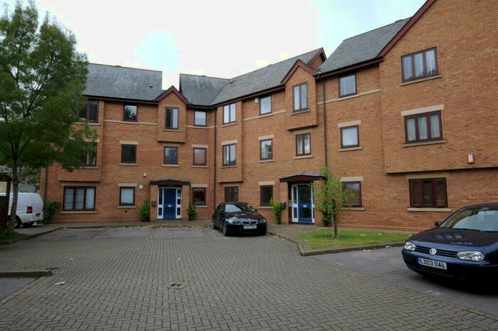 3 Bedroom Flat To Rent In Swan Court, Paradise Street, OX1