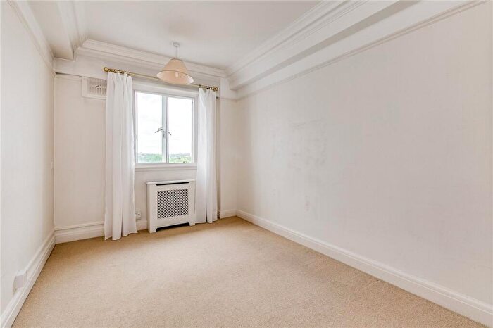 2 Bedroom Apartment To Rent In Chiltern Court, Baker Street, London, NW1
