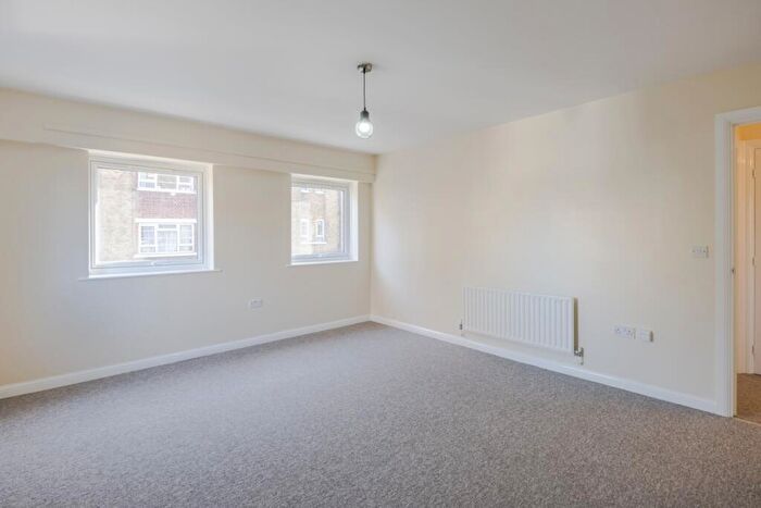 1 Bedroom Flat To Rent In Vallance Road London, E1