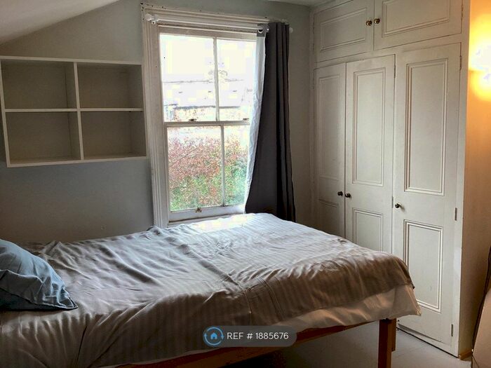 Studio To Rent In Helix Road, London, SW2