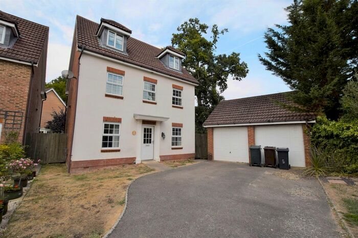 5 Bedroom Detached House To Rent In Lilac Court, Ashford, TN23