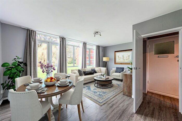 2 Bedroom Flat To Rent In North Park, London SE9