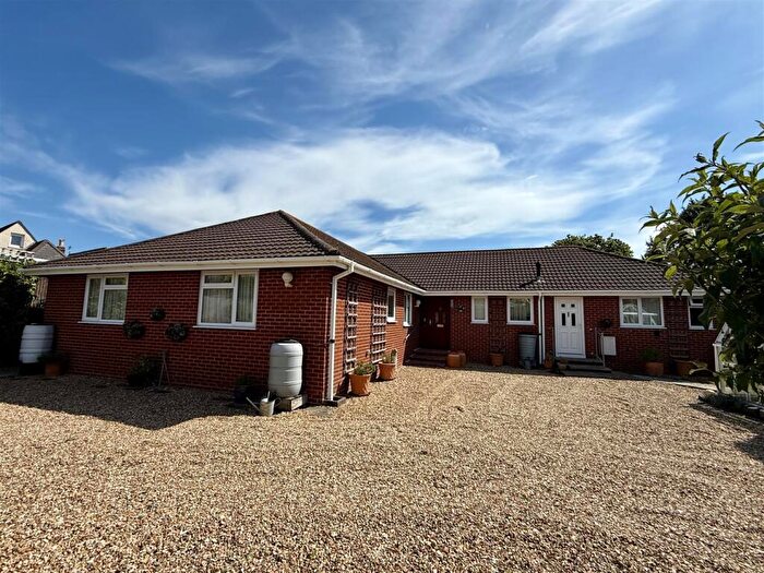 5 Bedroom Detached Bungalow For Sale In Bellevue Road, Cowes, PO31