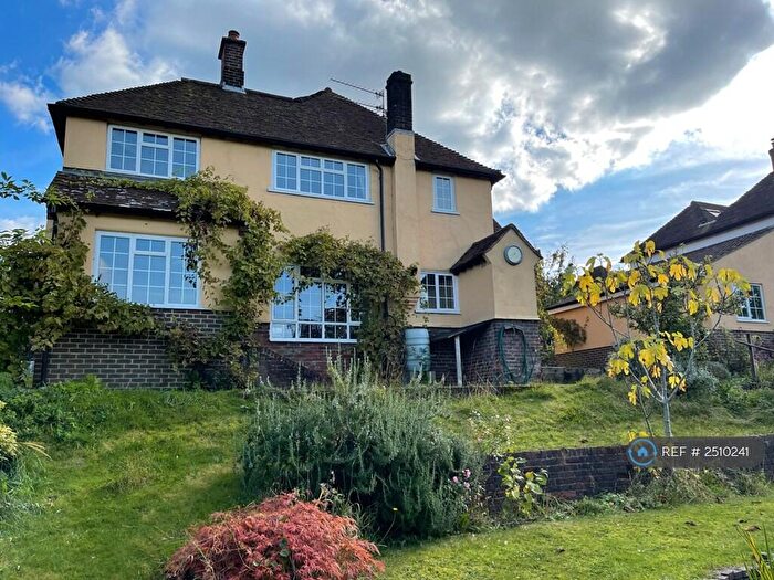 5 Bedroom Detached House To Rent In High View Road, Guildford, GU2