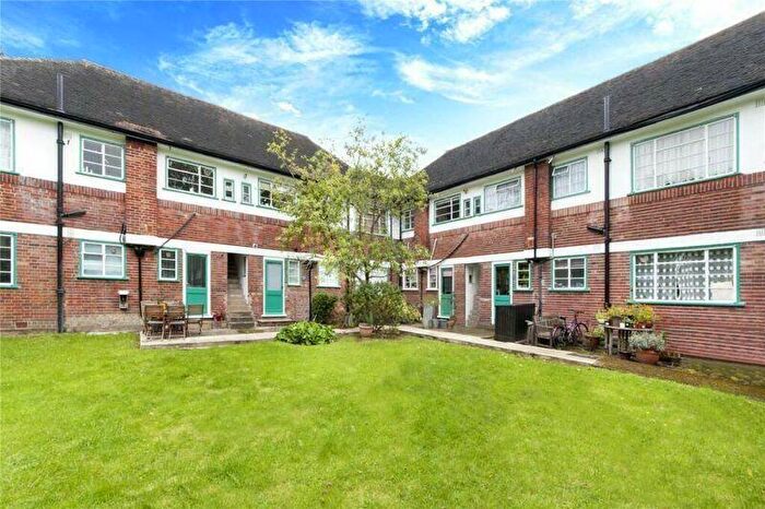 2 Bedroom Maisonette To Rent In Ossulton Way, East Finchley, N2
