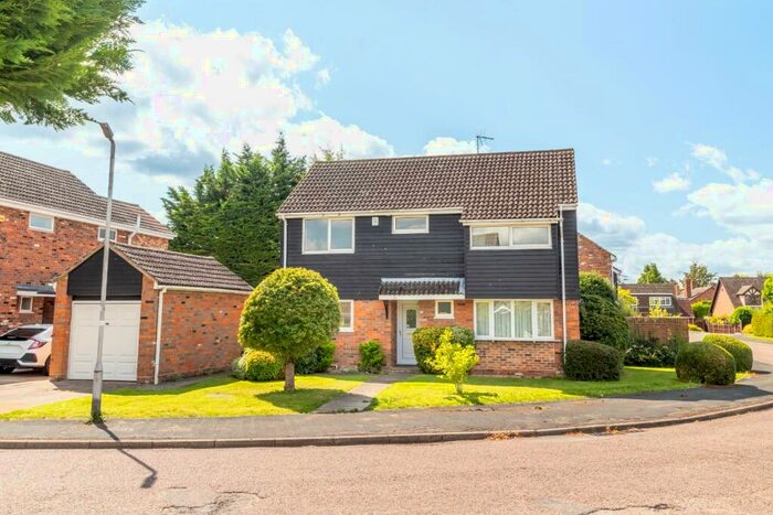 4 Bedroom Detached House To Rent In The Pastures, Edlesborough, LU6