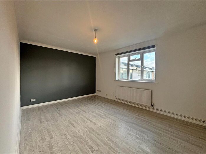 1 Bedroom Flat To Rent In Winsor Close, Hayling Island, PO11