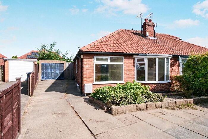 2 Bedroom Semi Detached Bungalow For Sale In Givendale Grove, York, YO10