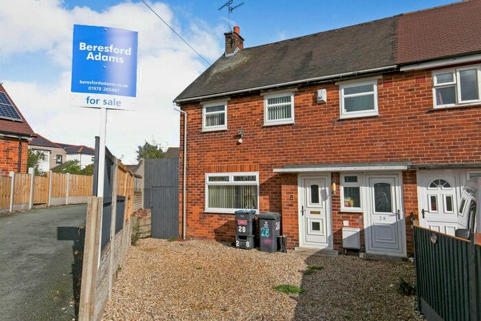 3 Bedroom End Of Terrace House For Sale In Groesfan, Pen-Y-Cae, Wrecsam, Groesfan, LL14