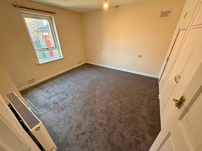 1 Bedroom Flat To Rent In Whytecote End, Wyke, Bradford, BD12