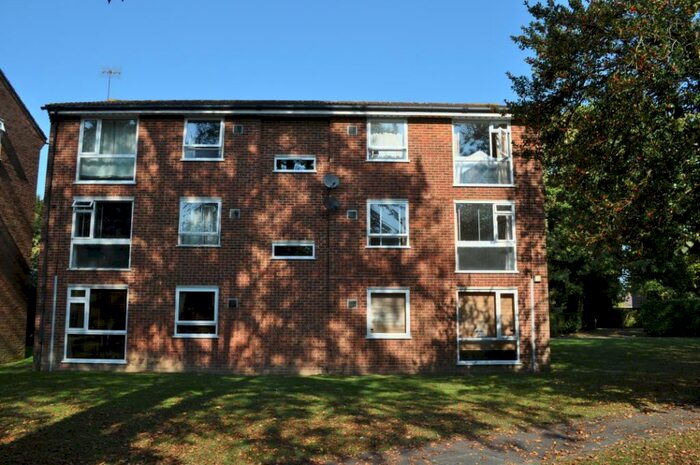 1 Bedroom Apartment To Rent In Aurum Close, Horley, Surrey, RH6