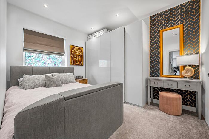 2 Bedroom Flat For Sale In Clements Road, South Bermondsey, SE16