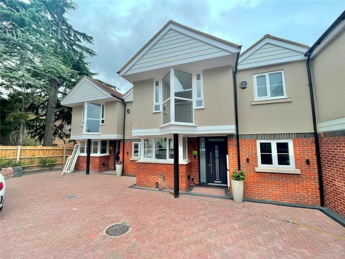5 Bedroom Detached House To Rent In Sparrows Wick, Sparrows Herne, Bushey, Hertfordshire, WD23