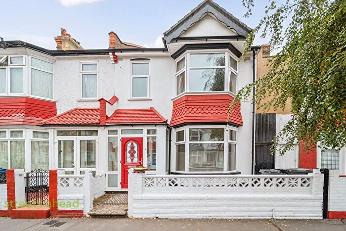 3 Bedroom End Of Terrace House For Sale In Stratford Road, Thornton Heath, CR7