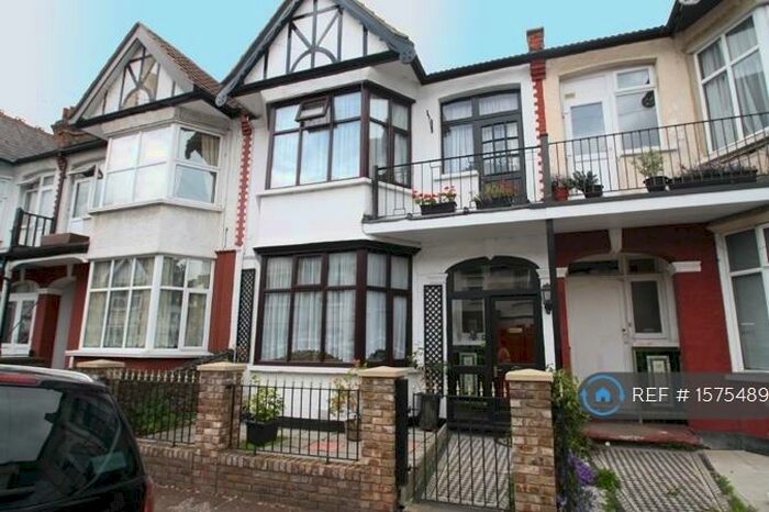 5 Bedroom Terraced House To Rent In Ramuz Drive, Westcliff-On-Sea, SS0