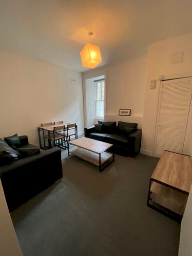 5 Bedroom Flat To Rent In Buccleuch Street, Newington, Edinburgh, EH8