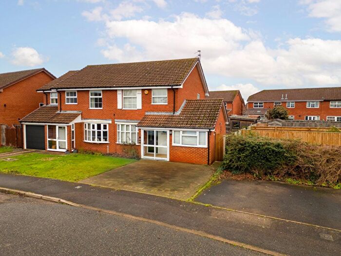4 Bedroom Semi-Detached House For Sale In Edward Close, Aylesbury, HP21