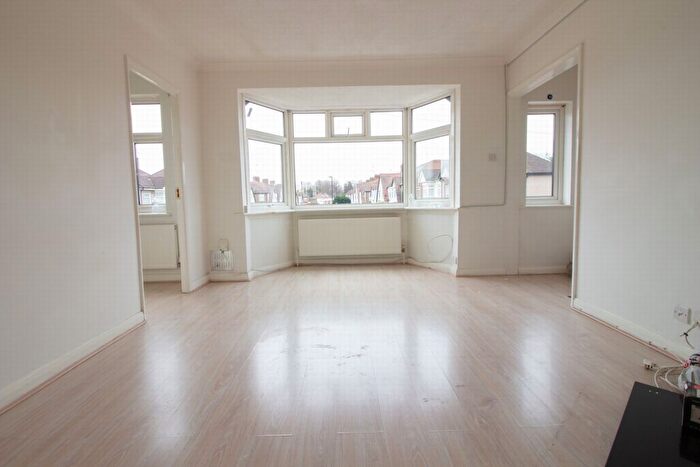 2 Bedroom Flat To Rent In Greenmoor Road, Enfield, EN3