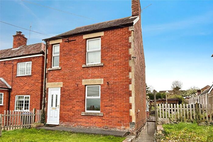 3 Bedroom Detached House For Sale In Bratton Road, Westbury, BA13